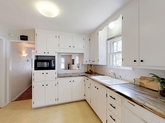 4th image of 2907 W 50th Ter