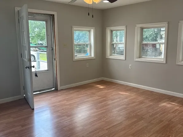 75 Main St APT 5, Raymond, NH 03077