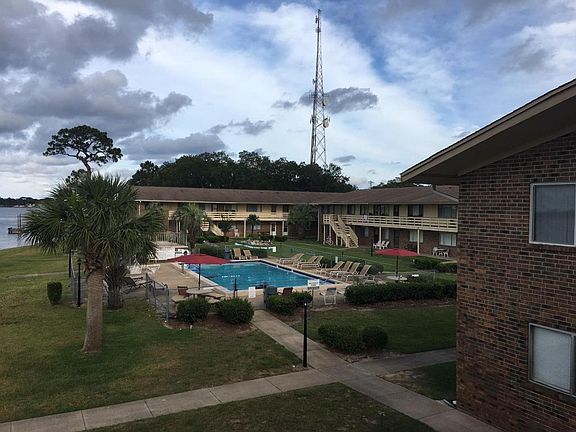 2nd image of 726 Eglin Pkwy #D9