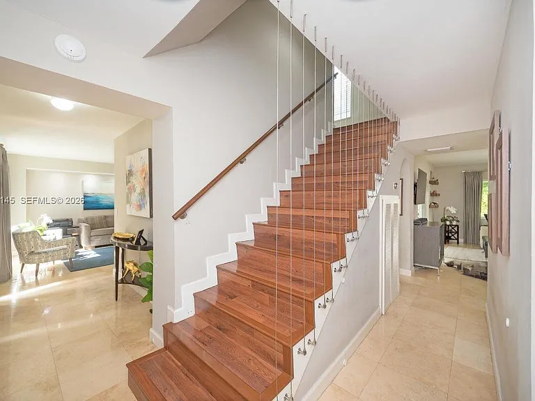 423 Alhambra Cir — Photo 14
