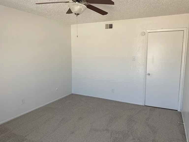 2-2 B1 946 SQ FT