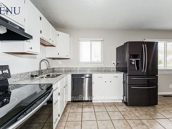 5th image of 5329 Ville Angela Ln