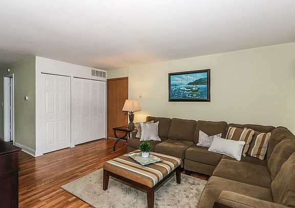 5th image of 328 Mulberry Ct APT B1