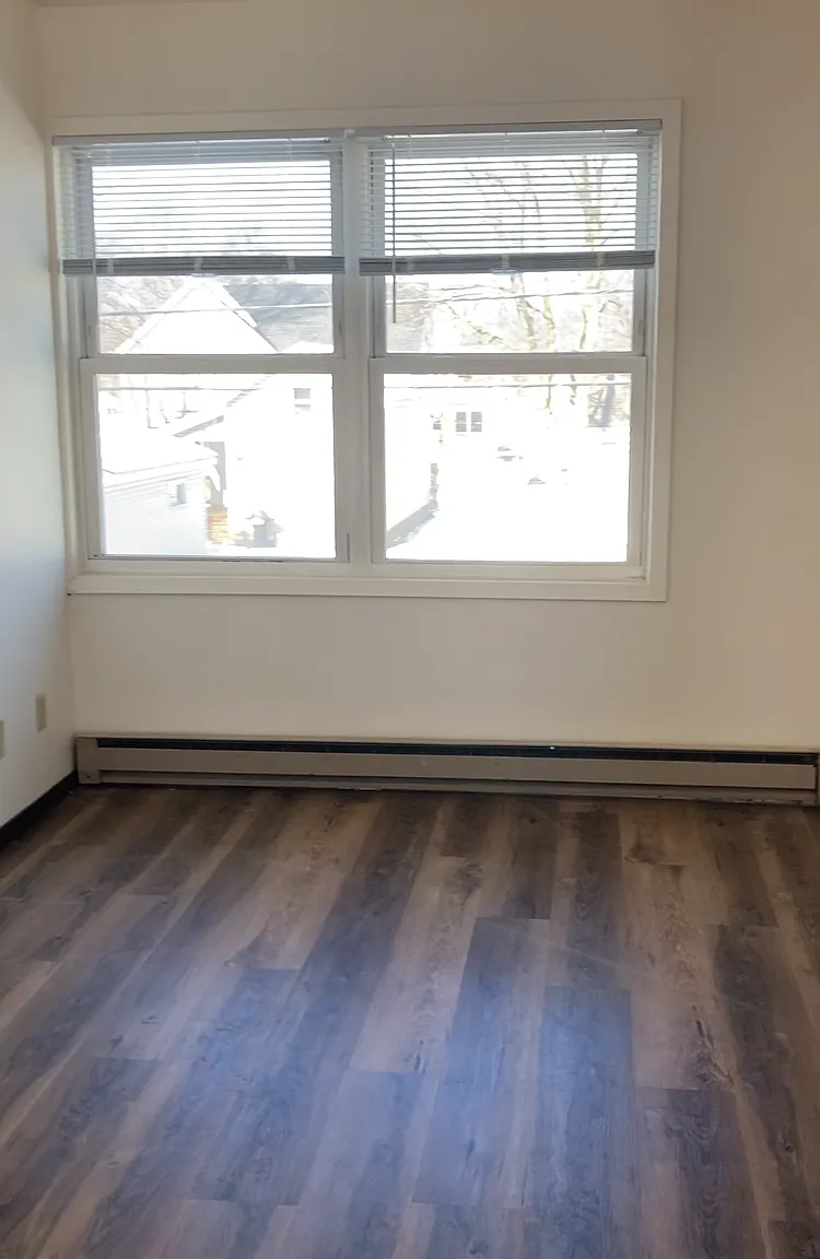 3 bed, $1,140 — Photo 4