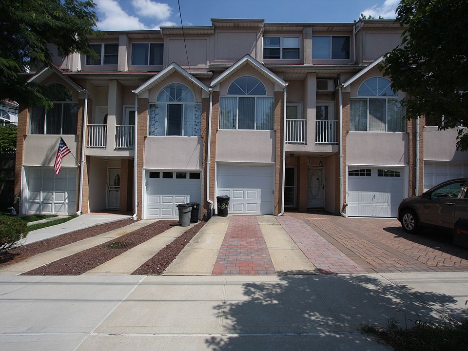 1st image of 484 Melba St