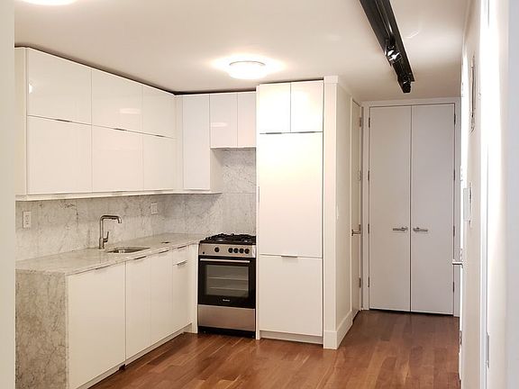3rd image of 200 E 30th St APT 2B