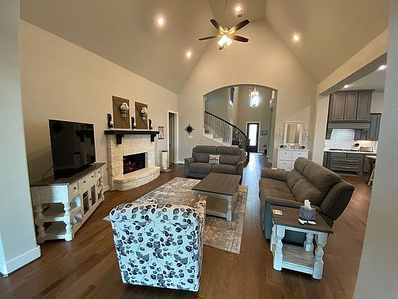 2nd image of 2814 Crawford Dr