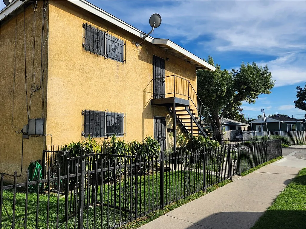 2 bed, 800 sqft, $2,500 — Photo 2