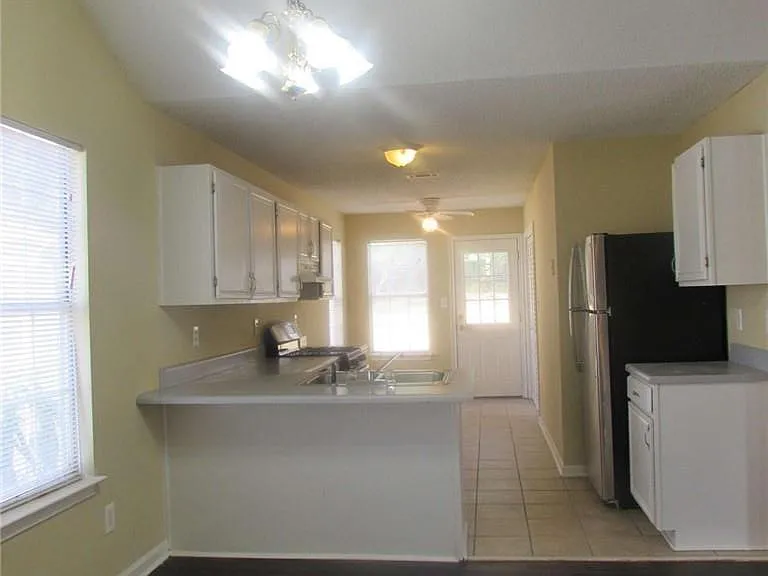 1504 Cain Ct — Photo 6