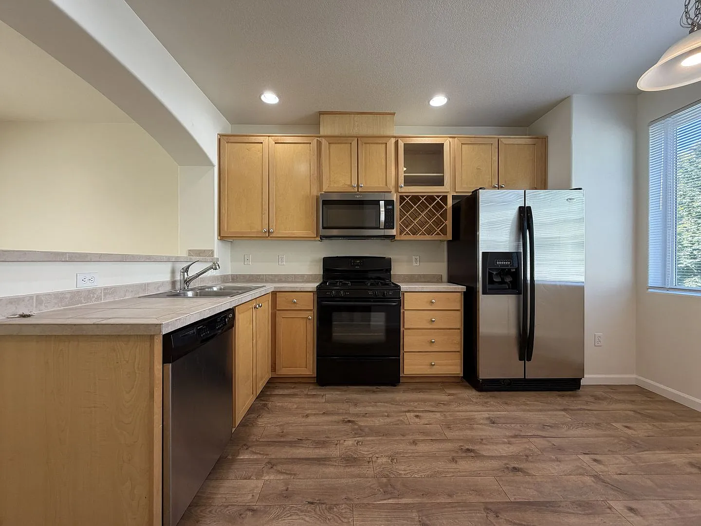 2-Bedroom Beaverton Condo with Private En-Suite Bathrooms, Open Floor Plan, Private Balcony & Att... — Photo 4