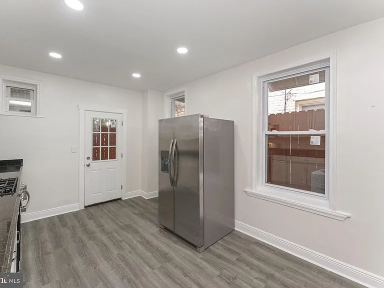 5426 Webster St — Photo 14