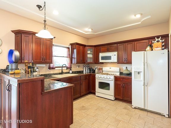 3rd image of 23332 Wentworth Ave
