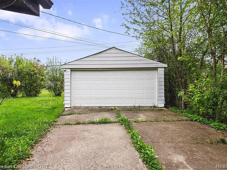 29464 Fairfax St — Photo 23
