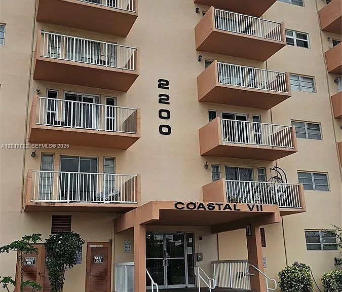 2200 E Hallandale Beach Blvd #709 — Photo 18