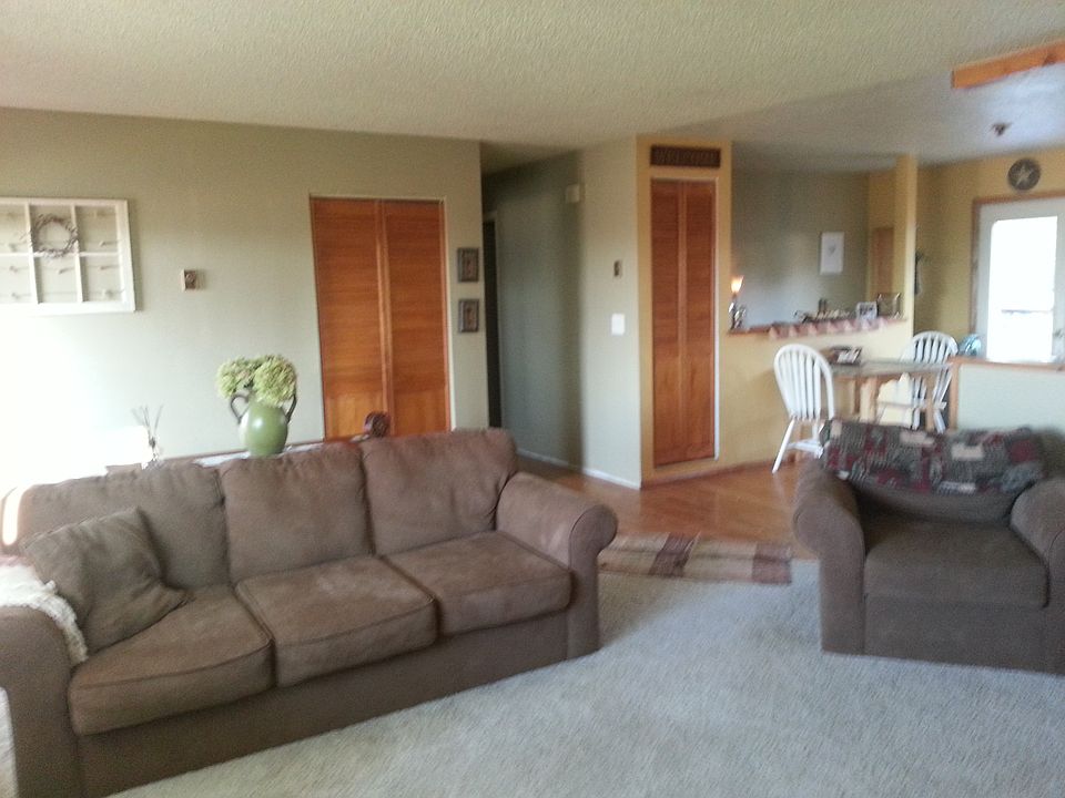 2nd image of 209 E Cypress Ave