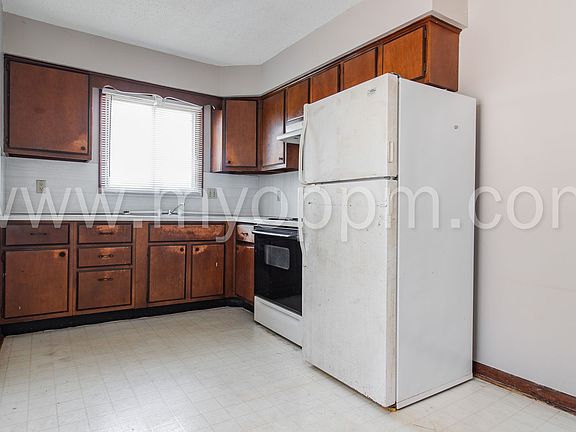 3rd image of 640 N 46th St #640/07
