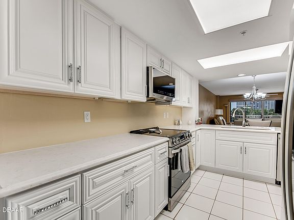 5th image of 3 Oceans West Blvd APT 3A2