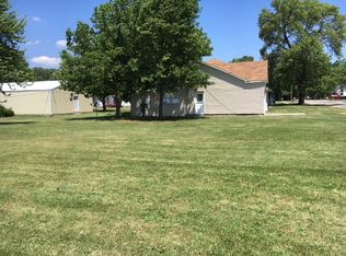 621 S Railroad St, Lovington, IL 61937