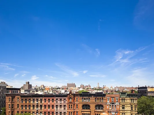 Sold by Sotheby's International Realty | media 30