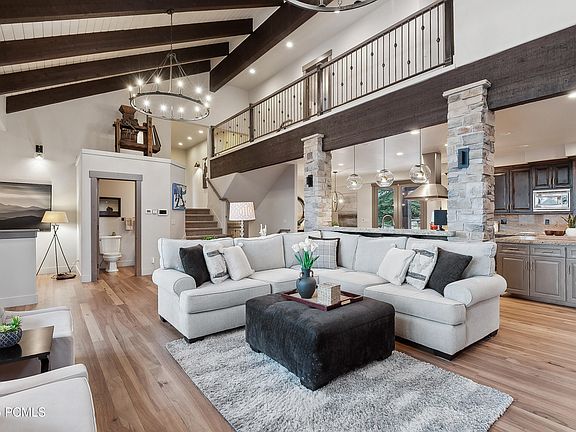 4th image of 2060 Paddington Dr