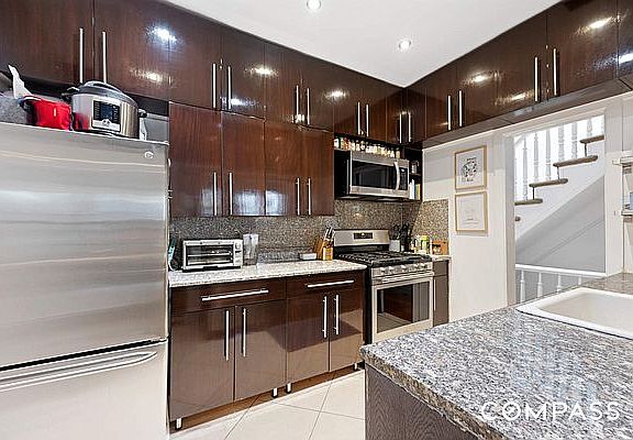 5th image of 152 E 74th St #3