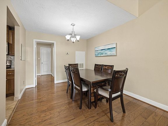 5th image of 1915 Augusta Dr APT 43