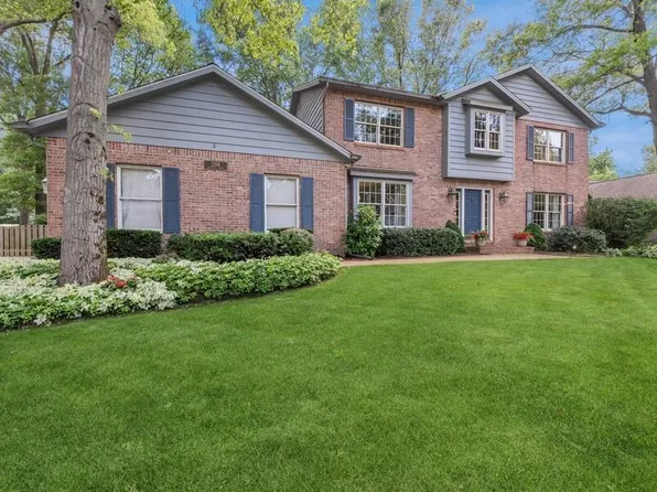 206 Andover Dr, Valparaiso, IN 46383