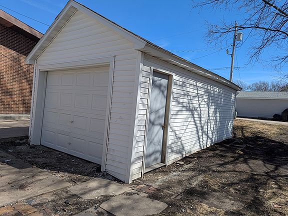 5th image of 527 S 15th St