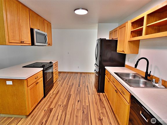 5th image of 910 11th Street SE