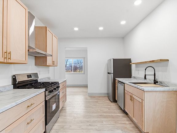 4th image of 2708 Hooker St