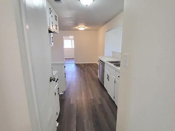 3rd image of 3638 N Versailles