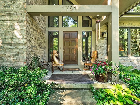 4th image of 1791 Yosemite Dr