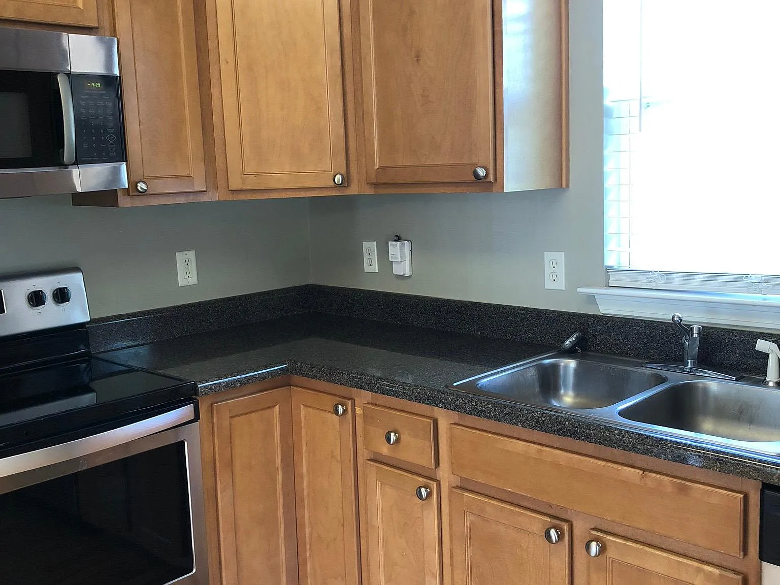2 bed, 2.5 bath, 1423 sqft, $1,925 — Photo 4