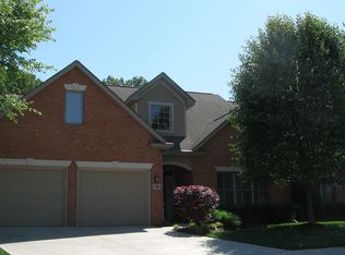 1025 Hunters Lake Dr, JOHNSON CITY, TN 37604