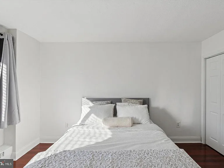 2101 Chestnut St #17-1412 — Photo 13