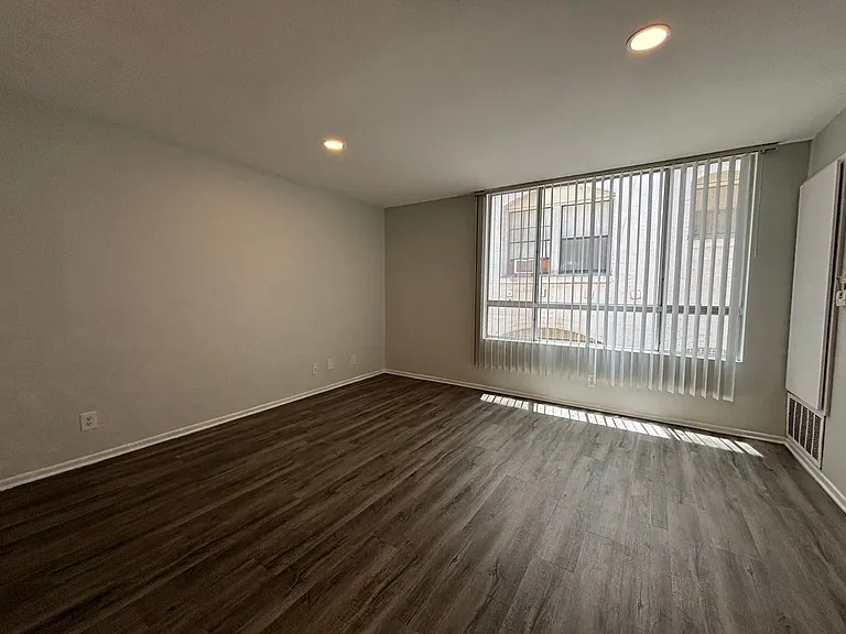 314 South Manhattan Place — Photo 38