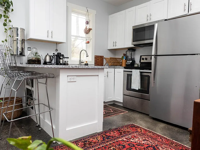 28 Dellwood St #B — Photo 10