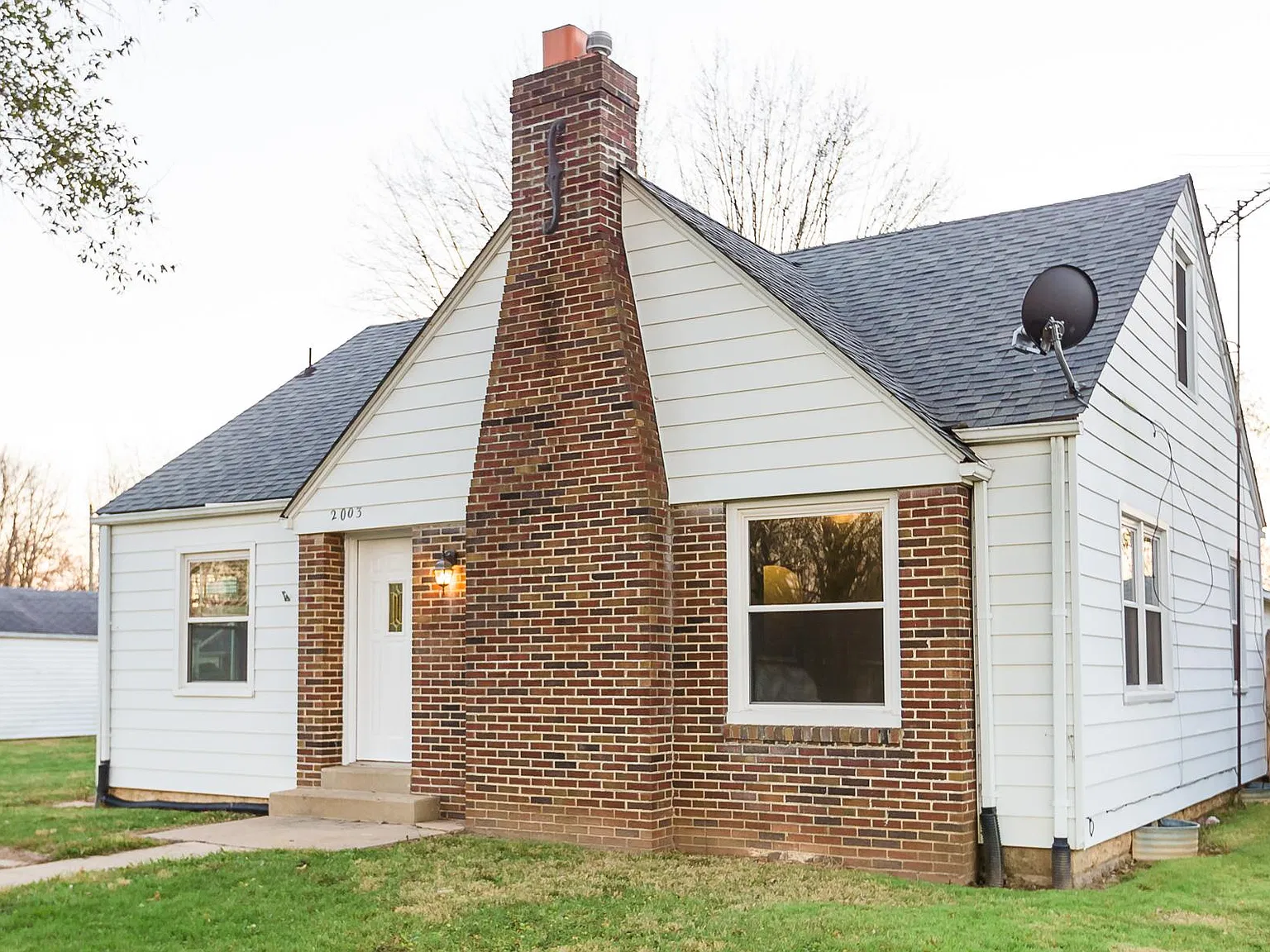 3 bed, 1200 sqft, $1,000 — Photo 2