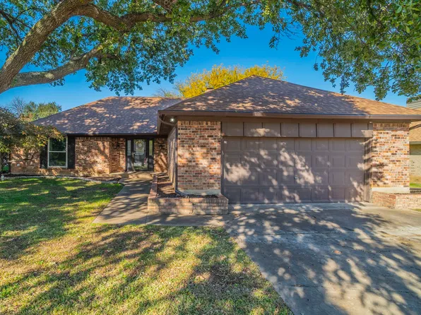 6729 Oliver Dr, North Richland Hills, TX 76180
