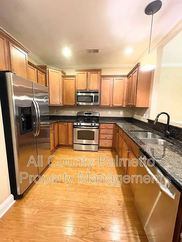 3 bed, 2.5 bath, 1784 sqft, $2,950 — Photo 2