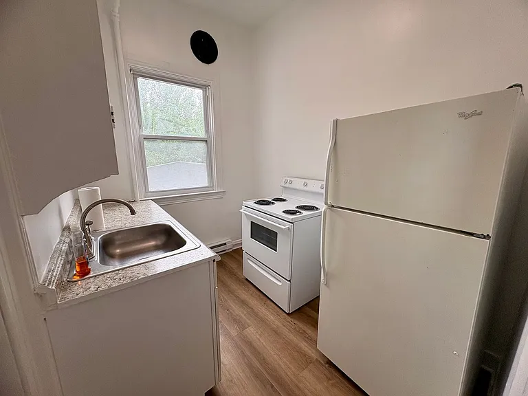 534 W Market Street — Photo 18