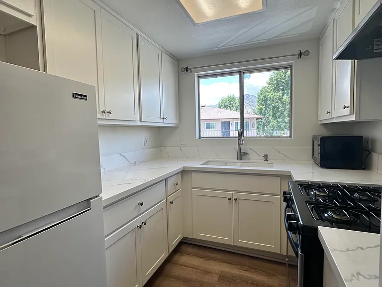 1123 W Sierra Madre Ave #4 — Photo 7