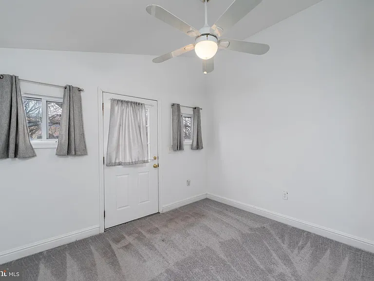 1153 Riverside Ave — Photo 15