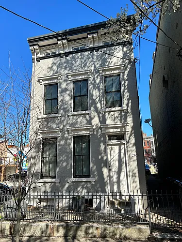 210 Orchard St #UPPER Photo 1