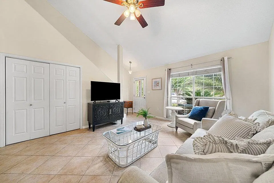 2 bed, 1278 sqft, $2,450 — Photo 4