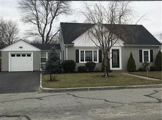 3 Nottingham Dr, Lincoln, RI 02865