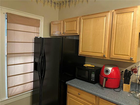 4th image of 861 Liberty St #2
