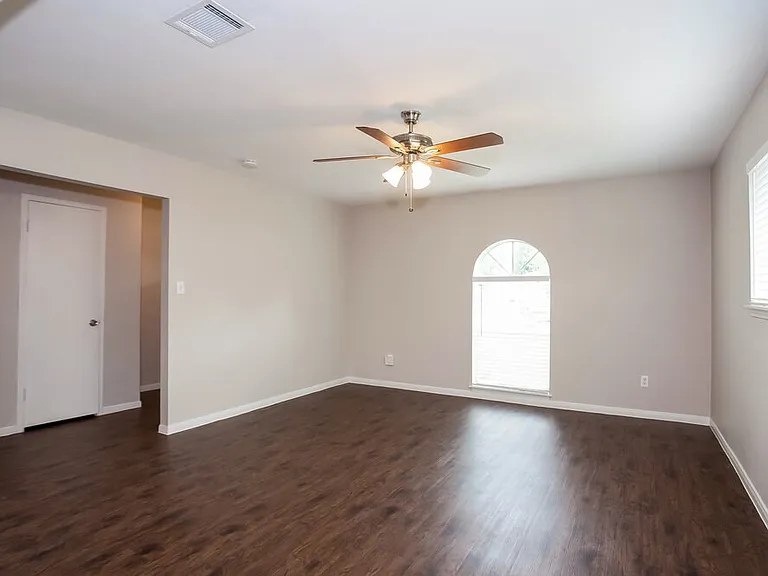 1817 Wren Dr — Photo 3