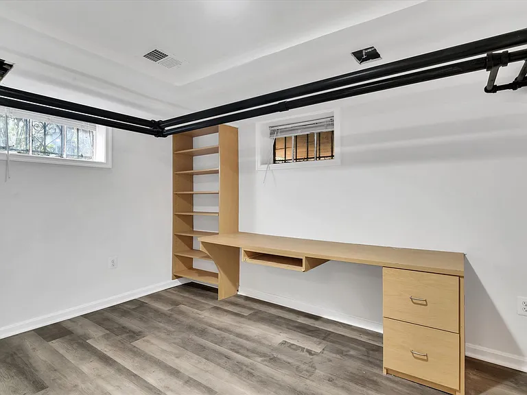 1002 Chillum Rd — Photo 9