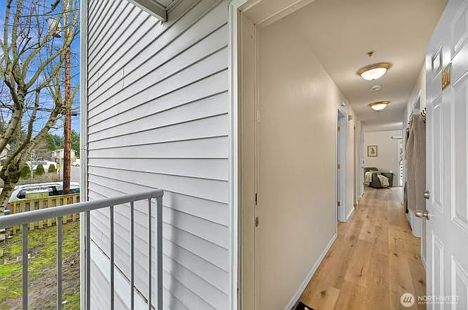 2709 W Maplewood Ave #201